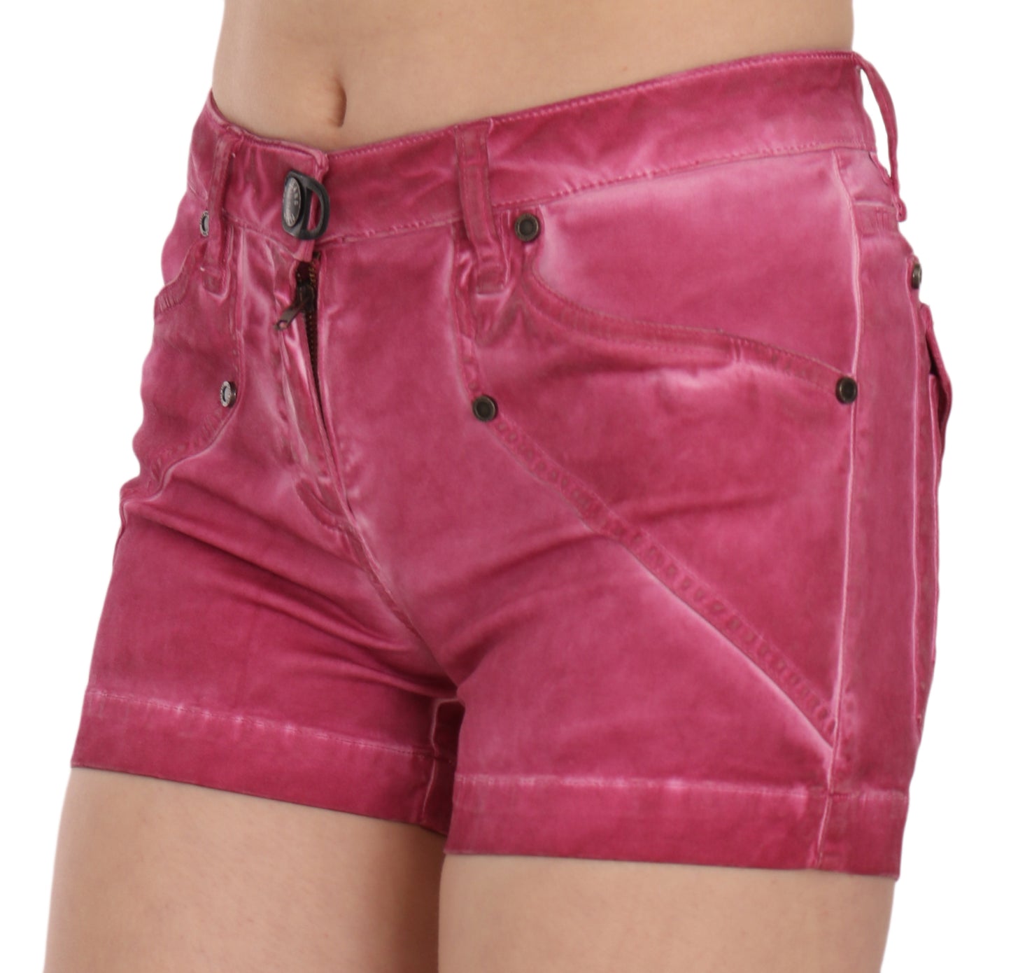 Schicke, rosa gewaschene Jeansshorts