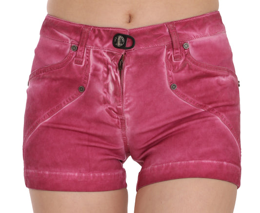 Schicke, rosa gewaschene Jeansshorts