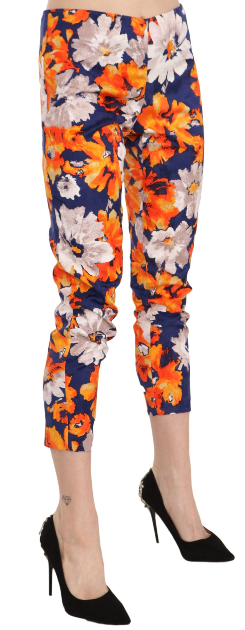 Enge Hose mit mittelhohem Bund und Blumenmuster