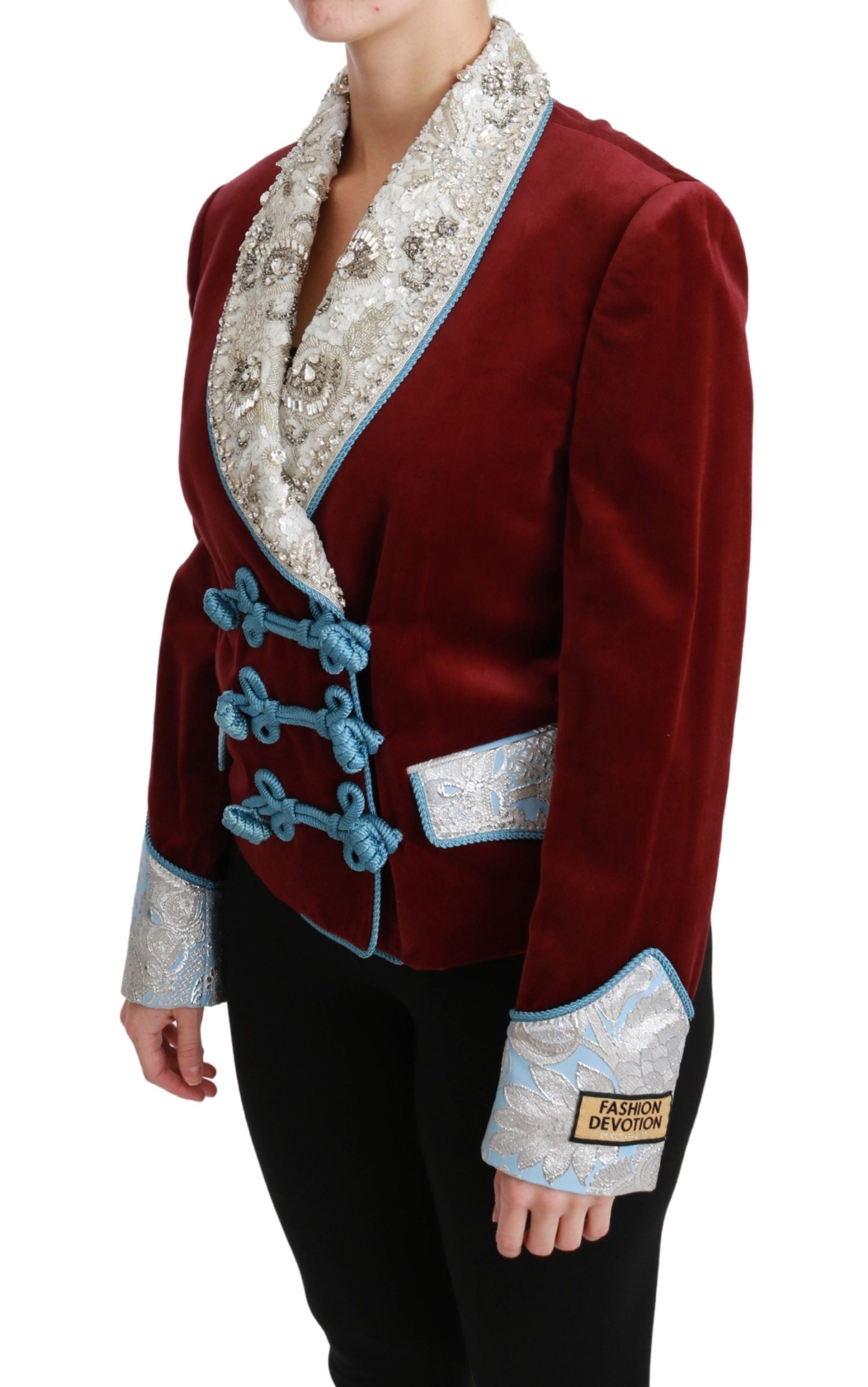 Opulenter roter Blazer mit Barock-Detail