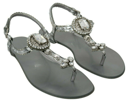 Elegante silberne Flats mit Kristallverzierungen