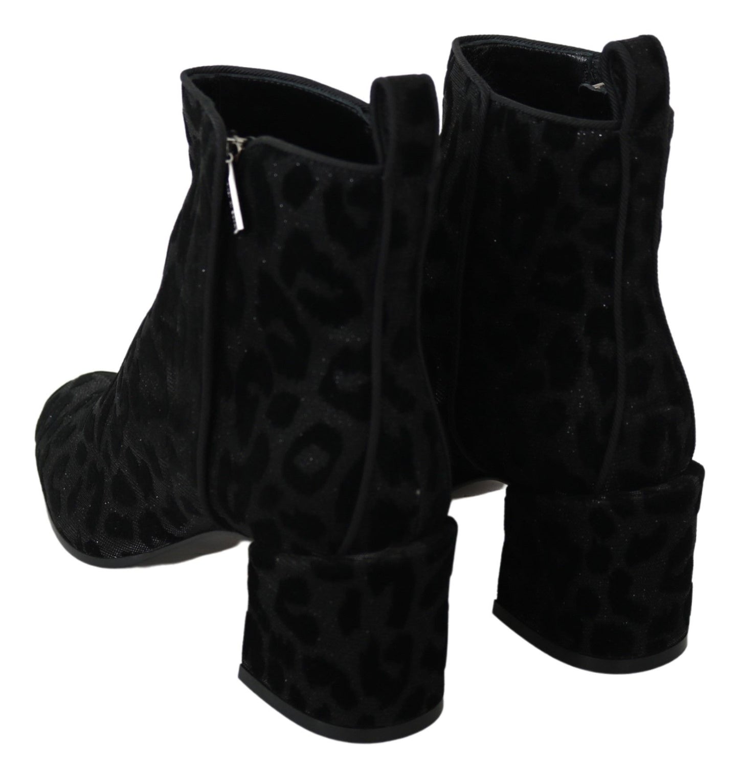 Elegante schwarze Stiefel mit Leopardenmuster