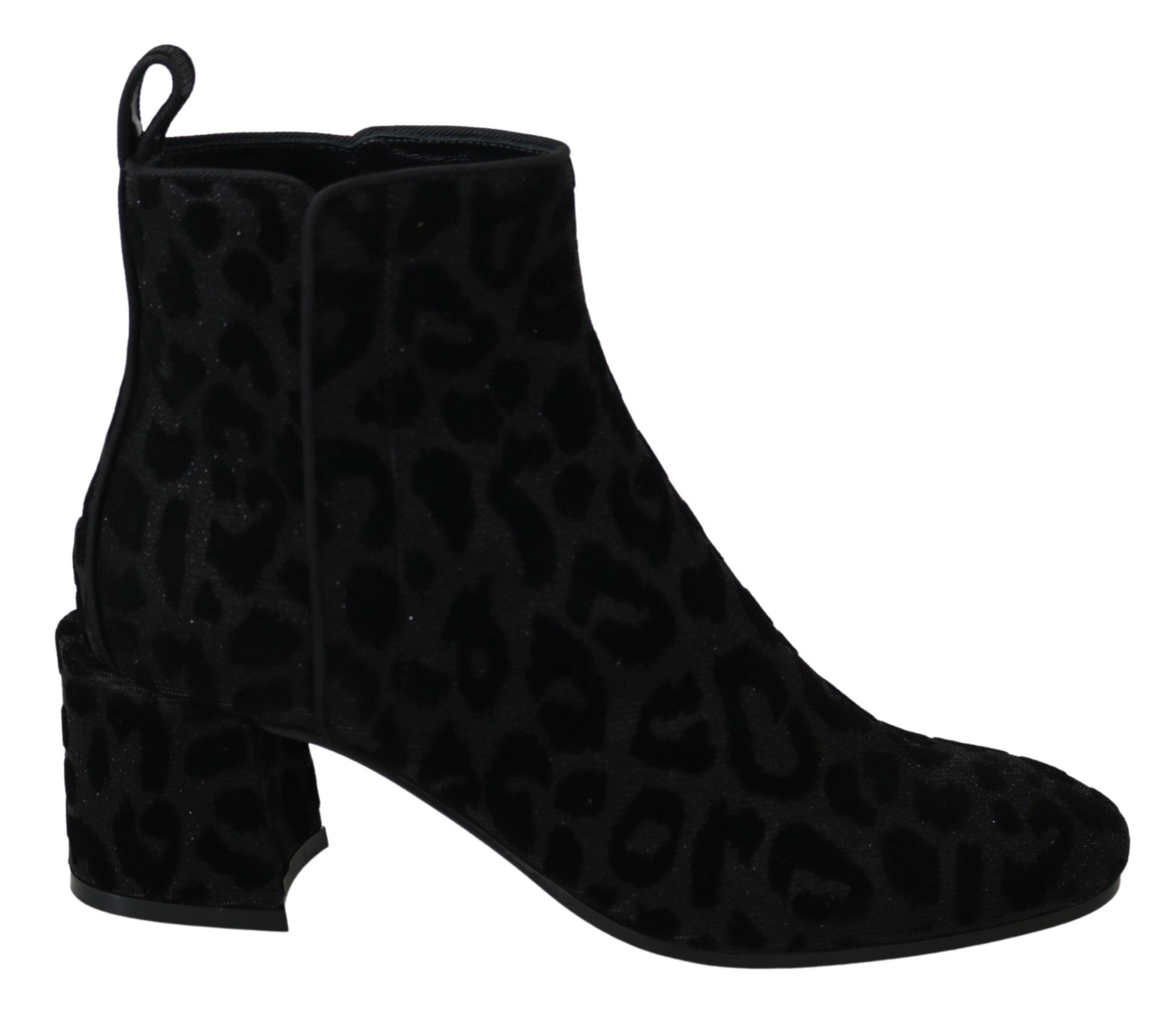 Elegante schwarze Stiefel mit Leopardenmuster