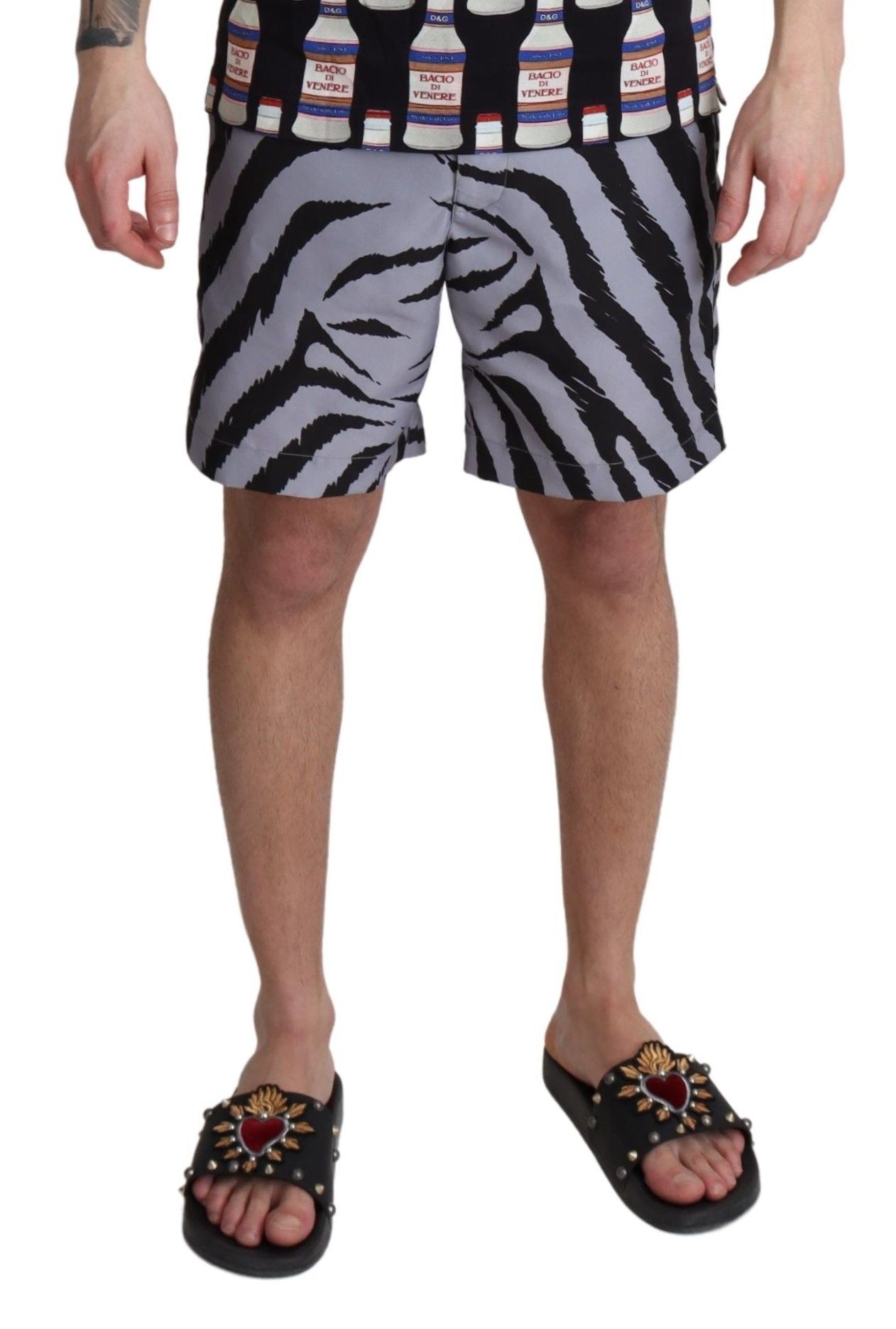 Elegante graue Badehose mit Zebra-Print