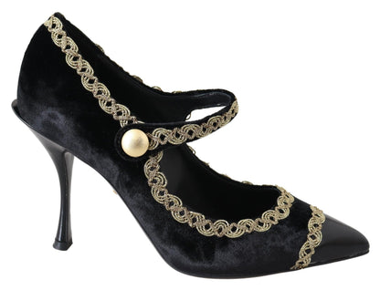 Elegante Pumps aus Samtlack mit Stickerei