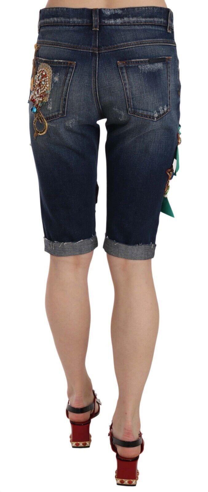 Elegante knielange Jeansshorts mit Verzierung