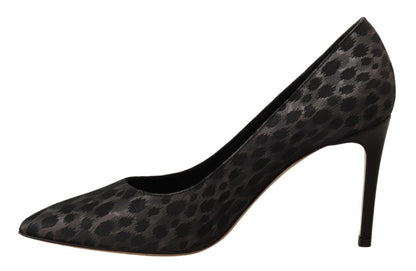 Elegante schwarze Pumps aus Leder mit Leopardenmuster