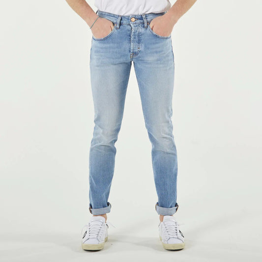 Schicker hellblauer Slim Fit-Jeansstoff