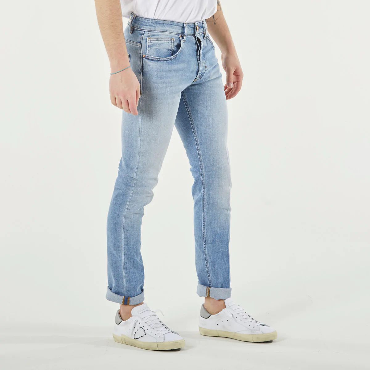 Schicker hellblauer Slim Fit-Jeansstoff