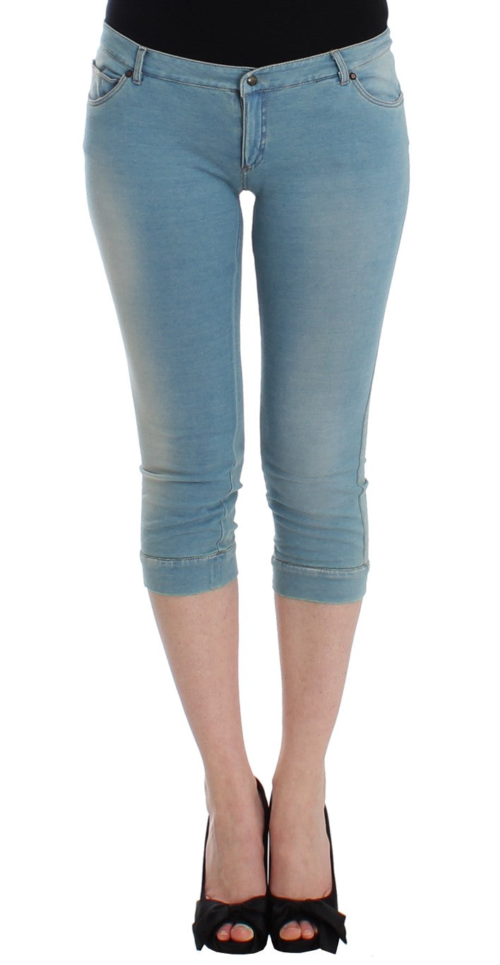 Elegante hellblaue Capri Jeans