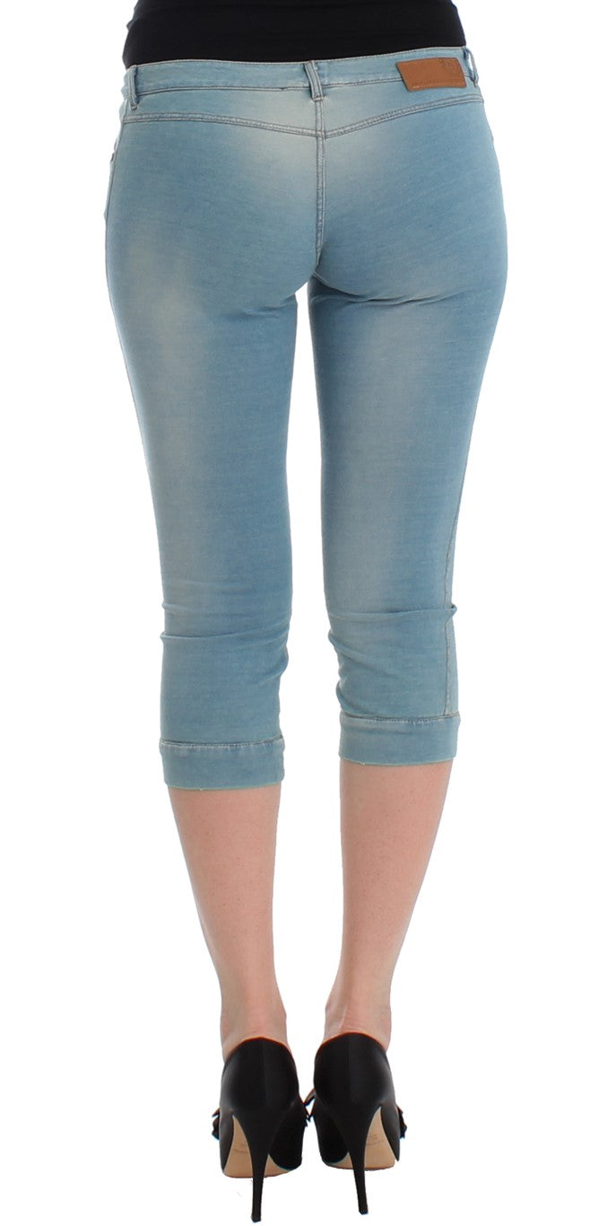 Elegante hellblaue Capri Jeans