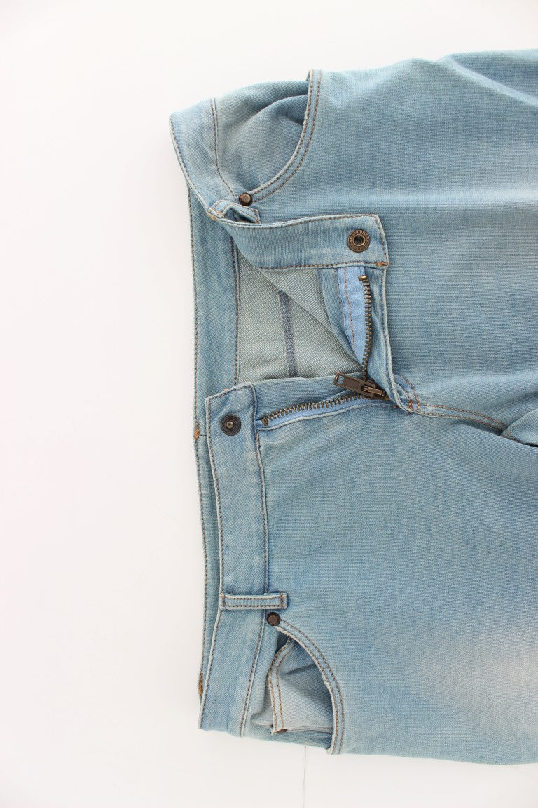 Elegante hellblaue Capri Jeans