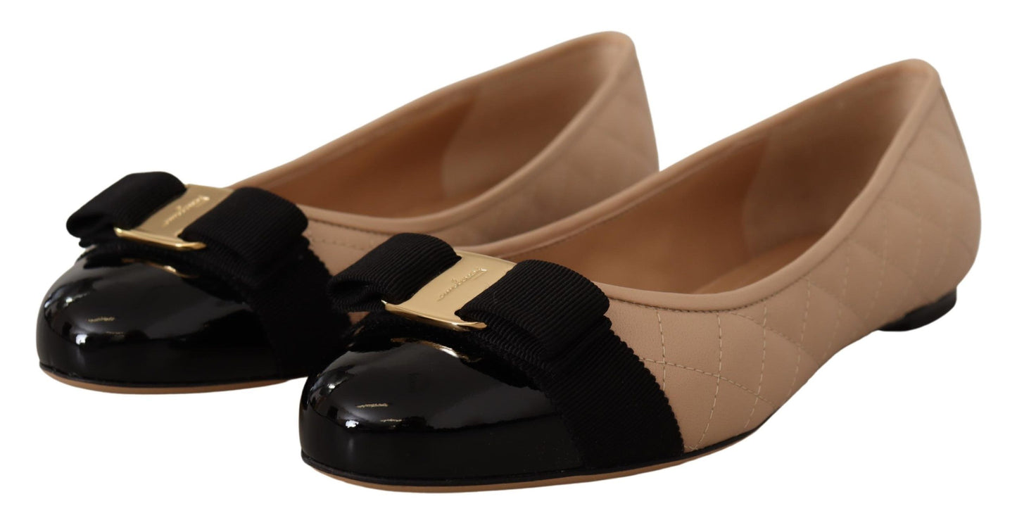 Elegante Flats aus gestepptem Leder – schickes zweifarbiges Design