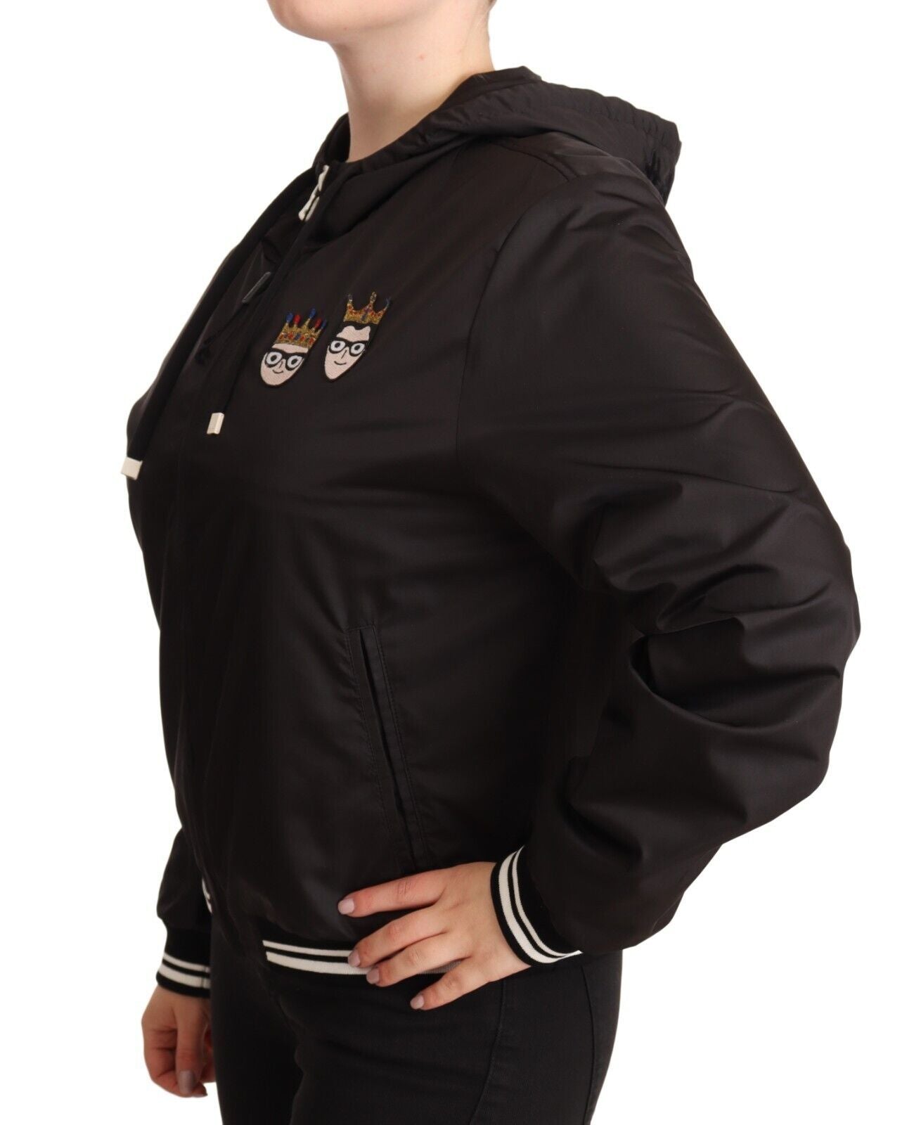 Elegante schwarze Bomberjacke mit Kapuze