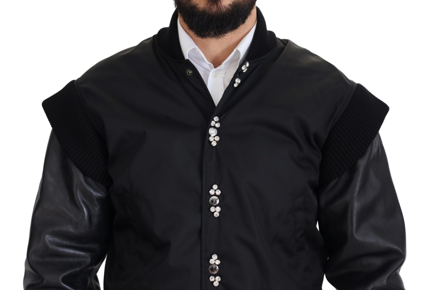 Elegante schwarze Bomberjacke mit Kristallverzierung