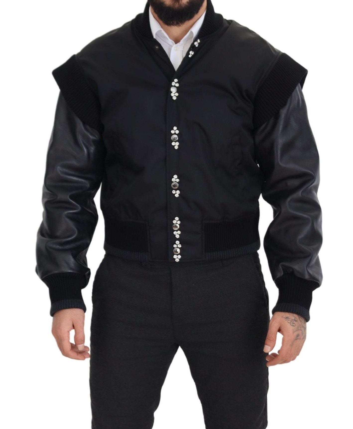 Elegante schwarze Bomberjacke mit Kristallverzierung