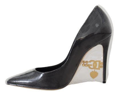 Elegante schwarze Pumps mit Golddetails