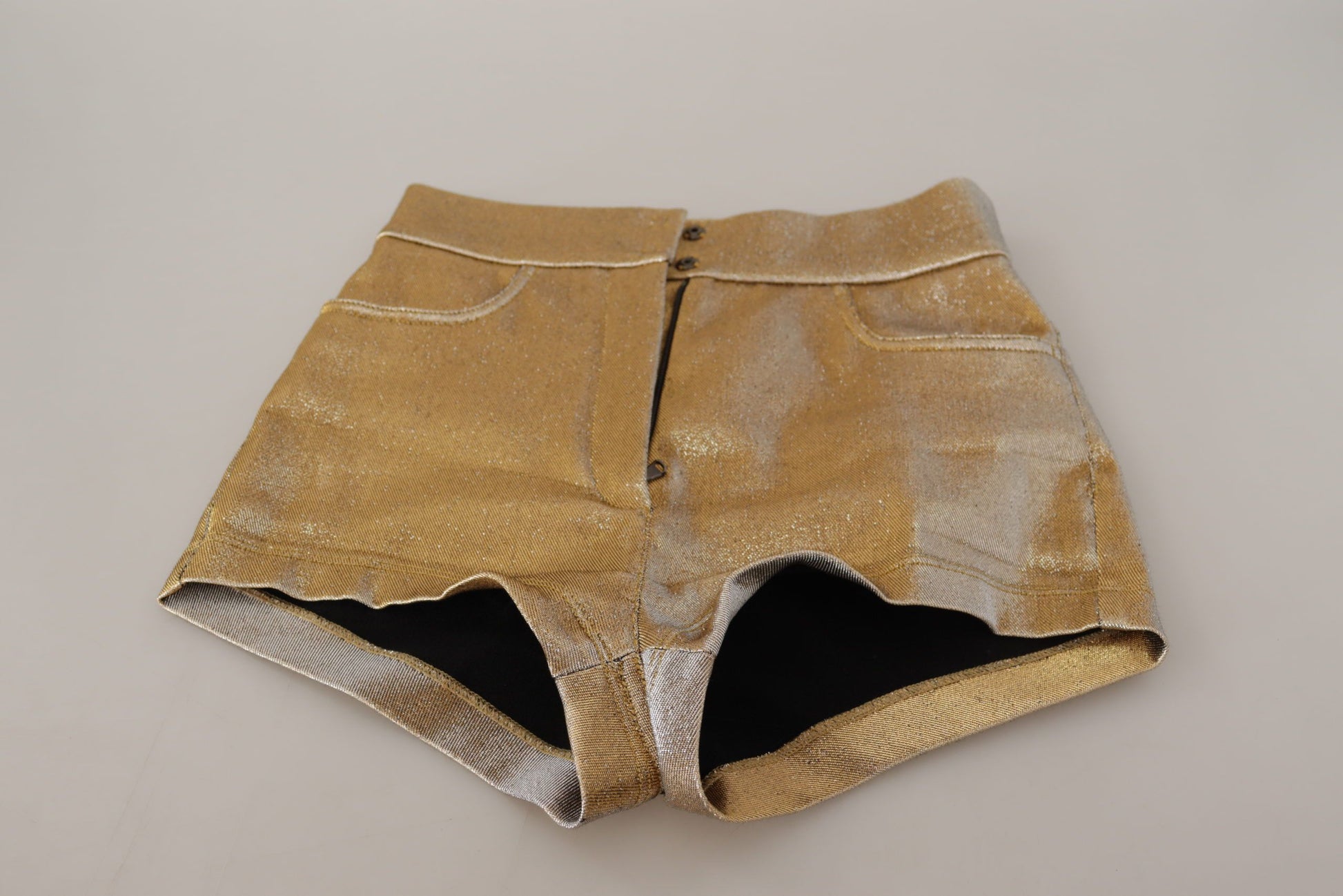 Goldene Hotpants-Shorts mit hoher Taille