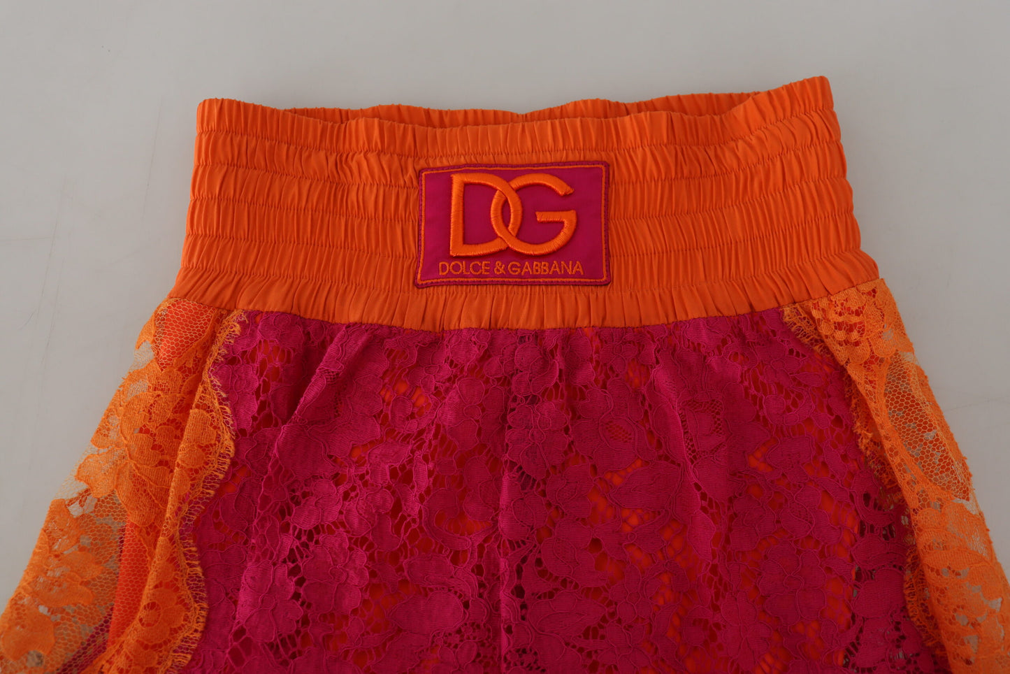 Elegante Shorts mit hoher Taille und Spitze in zweifarbigen Farben