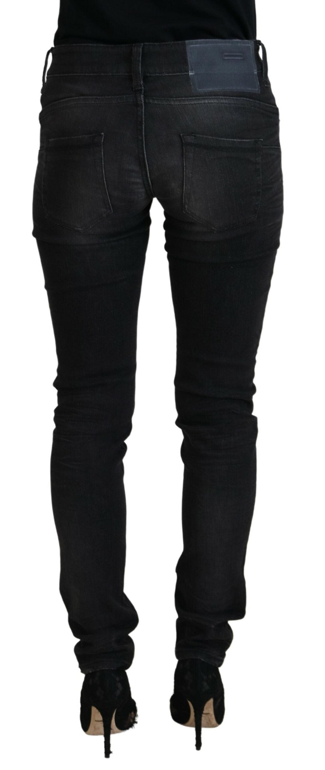 Schicke schwarze Jeans mit niedriger Taille und geradem Bein