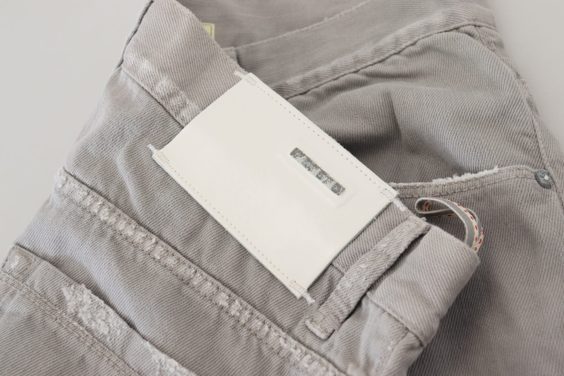 Schlanke Jeans in normaler Denim-Optik in Grau