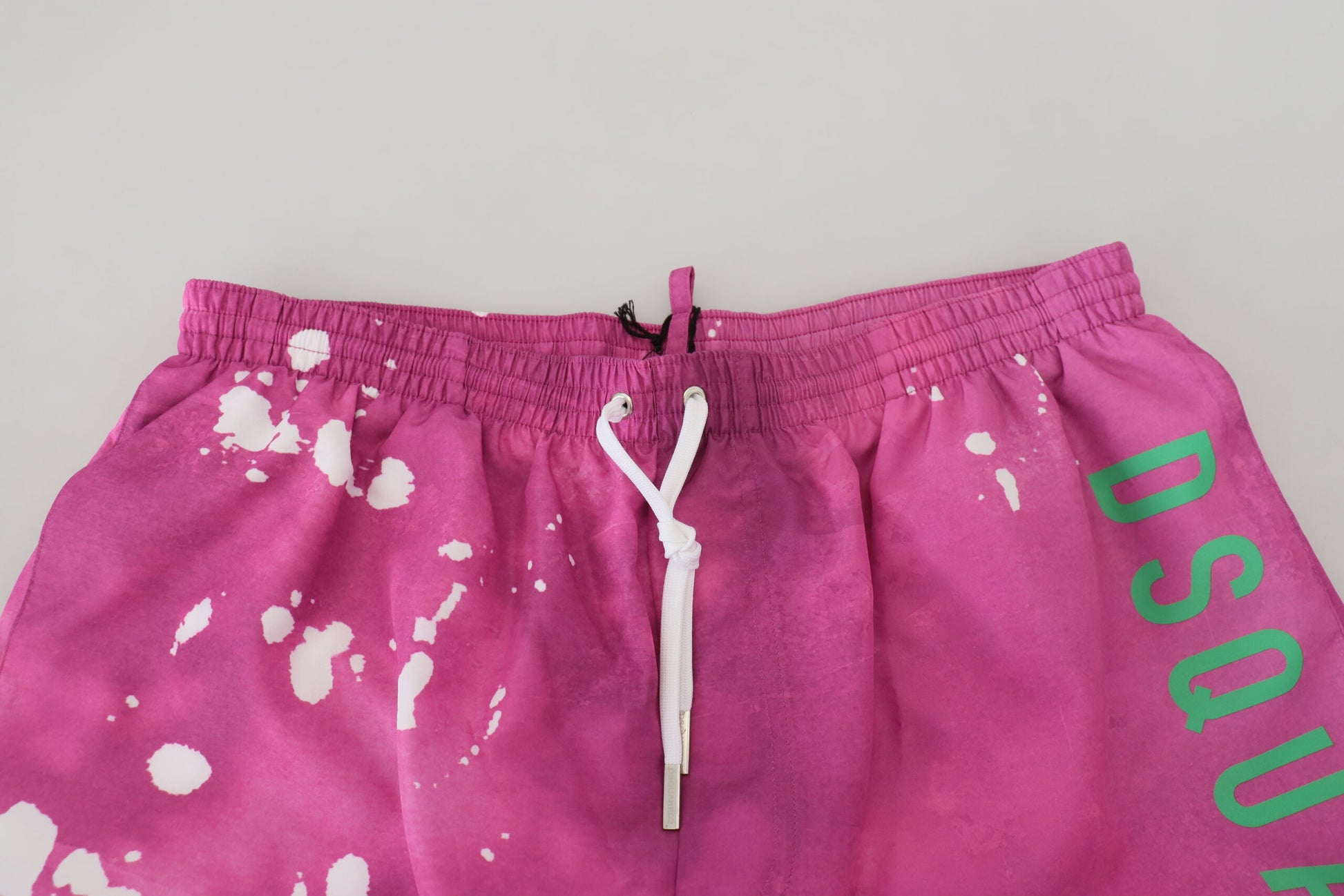 Rosa Badeshorts mit Batikmuster