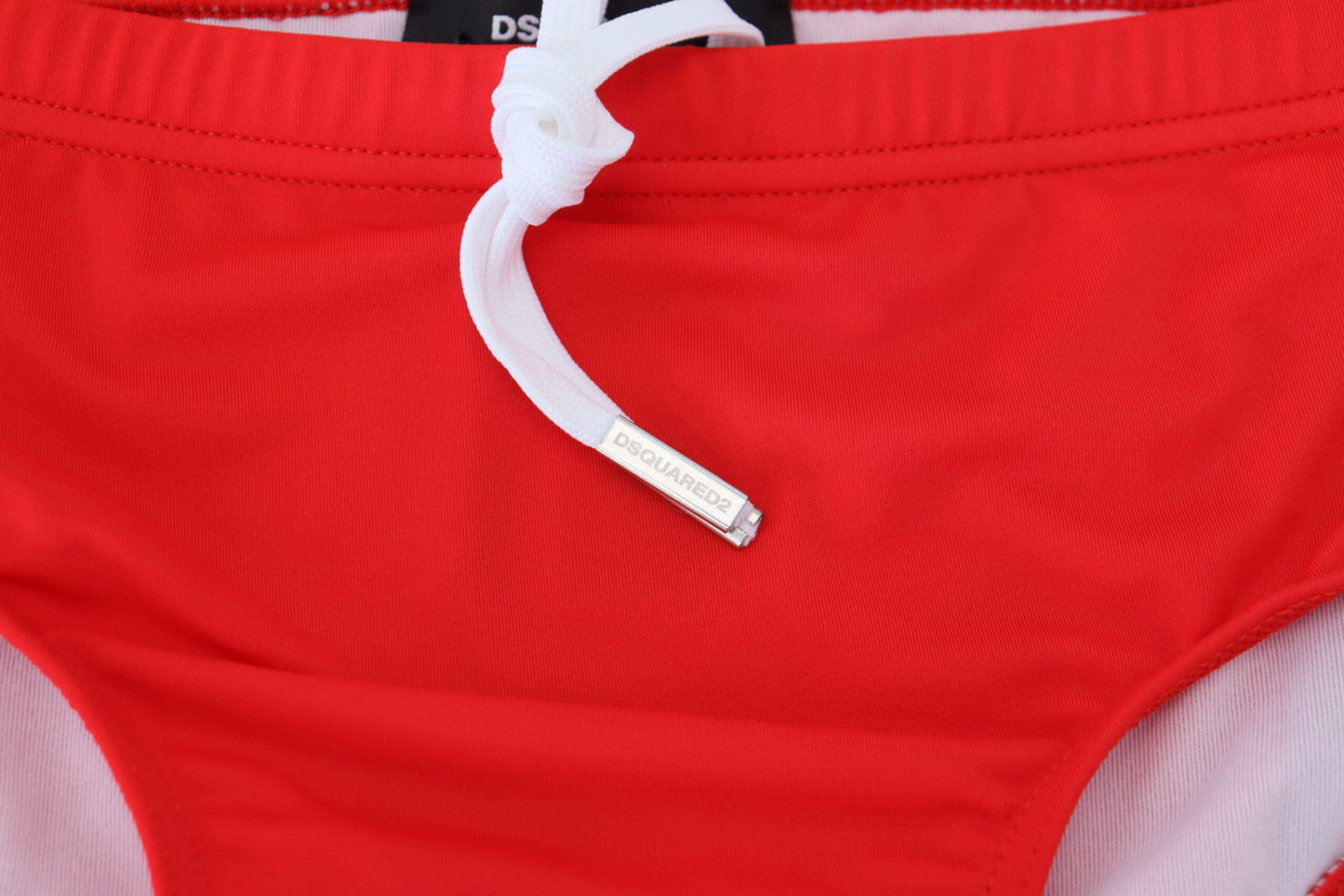 Rote Badehose mit ICON-Print