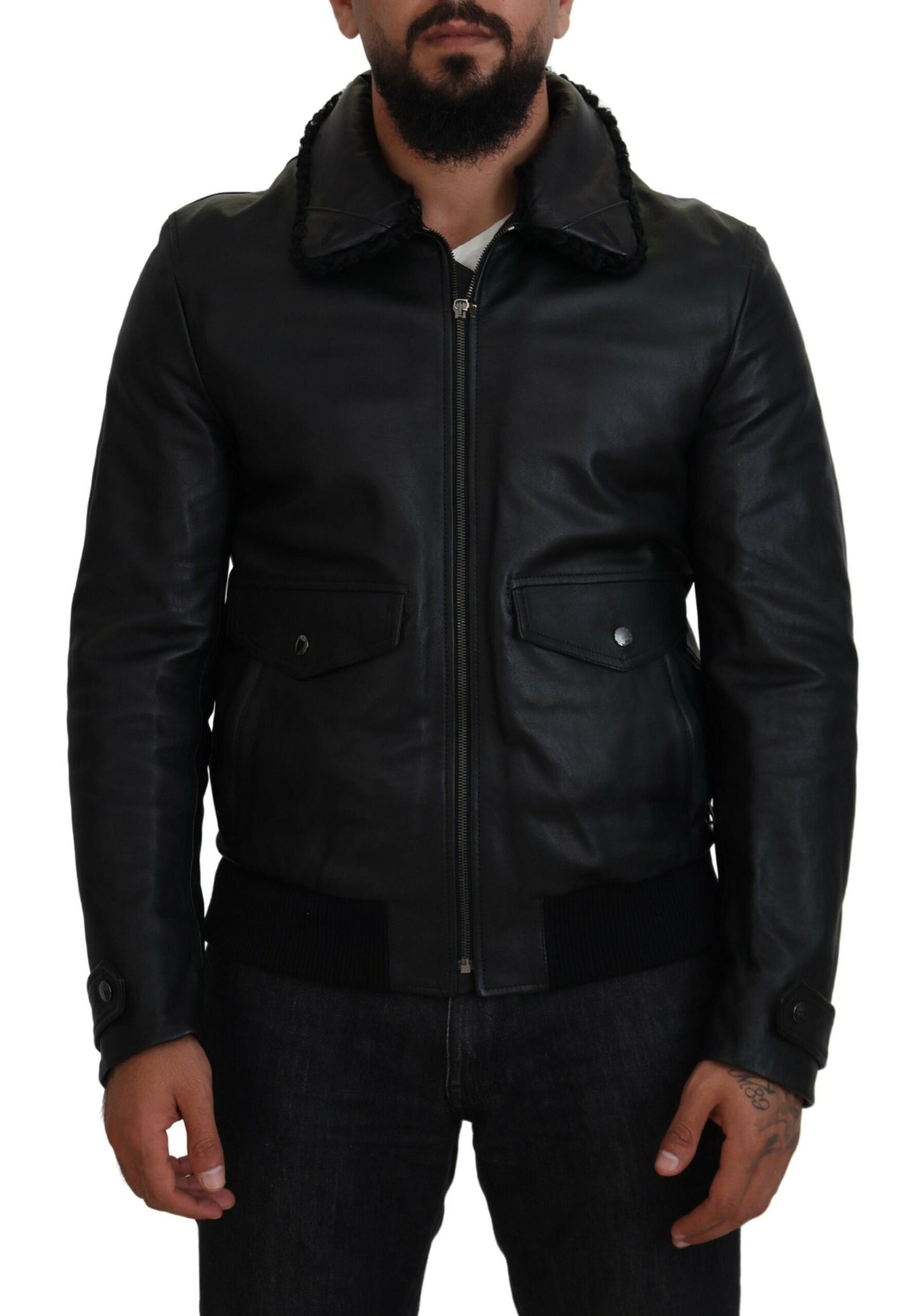 Schicke schwarze Lederjacke mit Seidenfutter