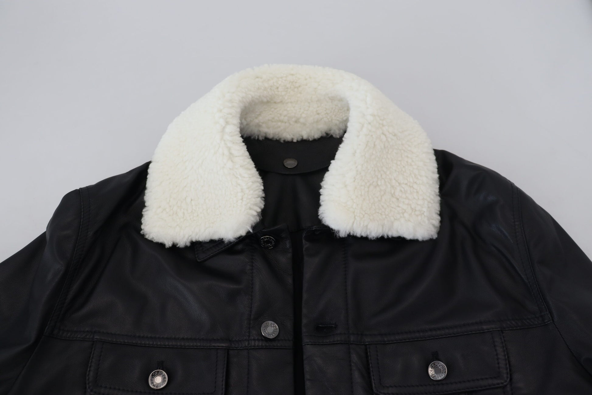 Elegante schwarze Bomberjacke aus Leder