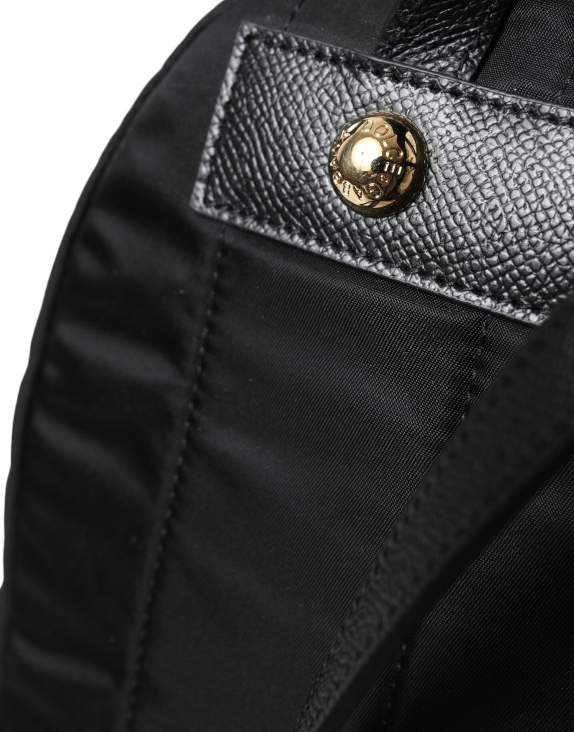 Eleganter Rucksack mit schwarzen und goldenen Details