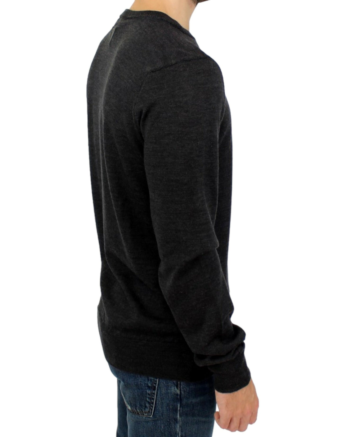 Eleganter grauer Pullover mit Rundhalsausschnitt