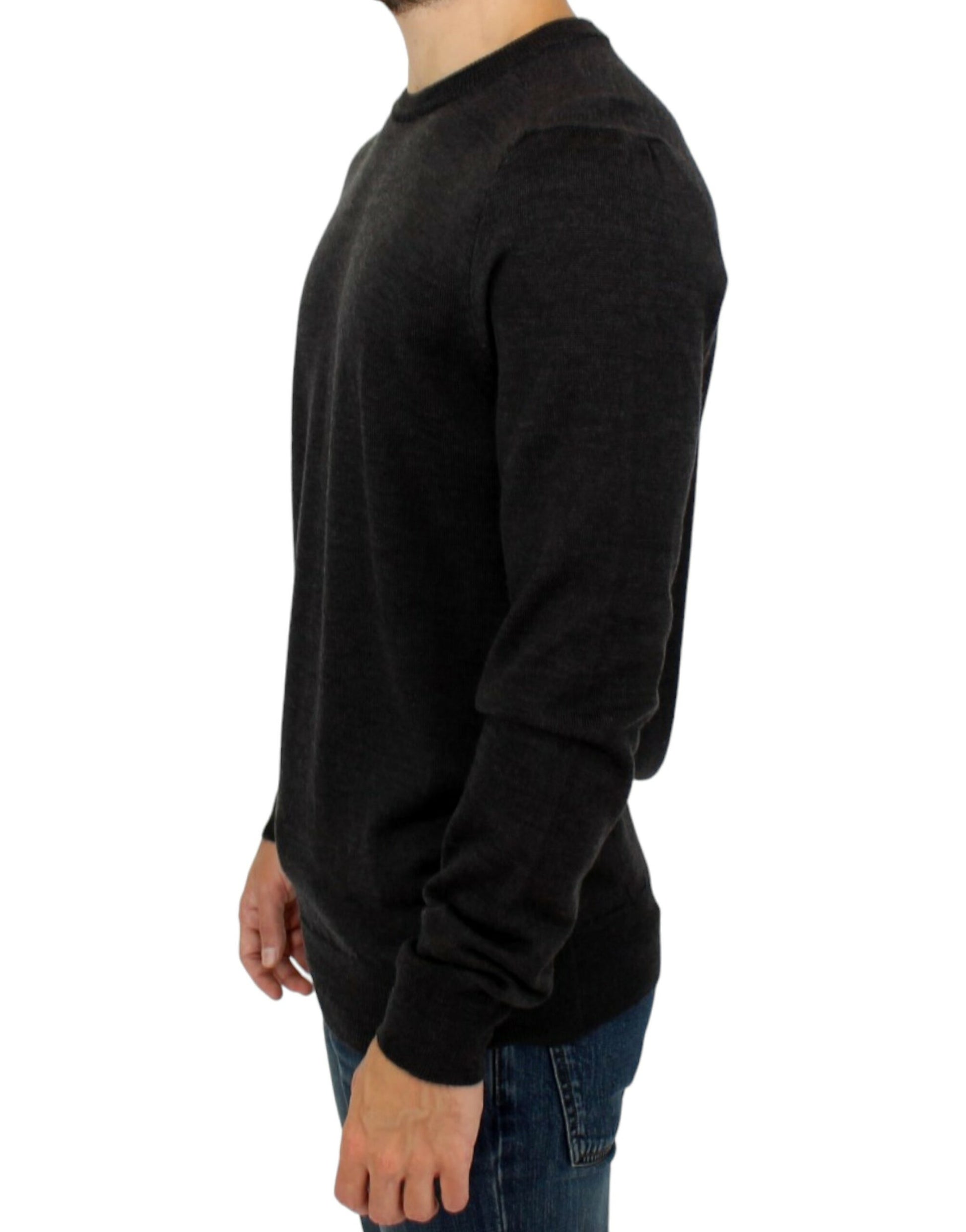 Eleganter grauer Pullover mit Rundhalsausschnitt