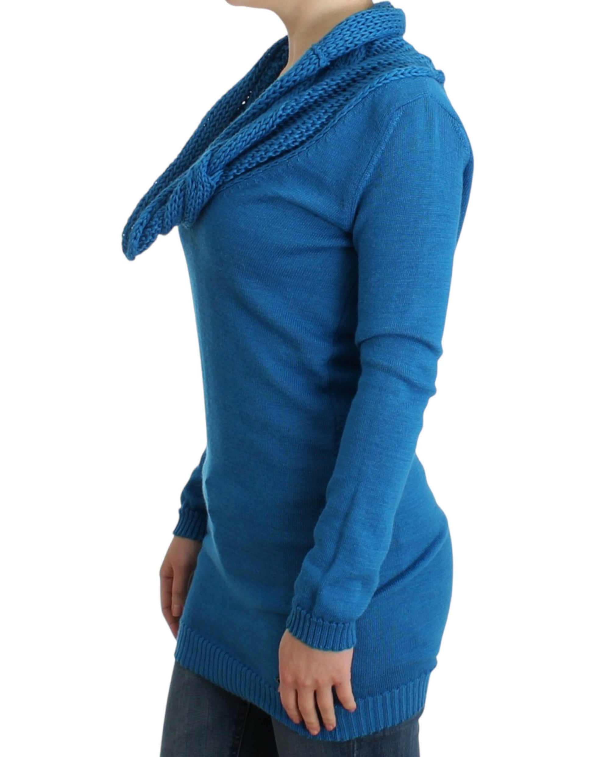 Schicker blauer Strickpullover mit Rundhalsausschnitt