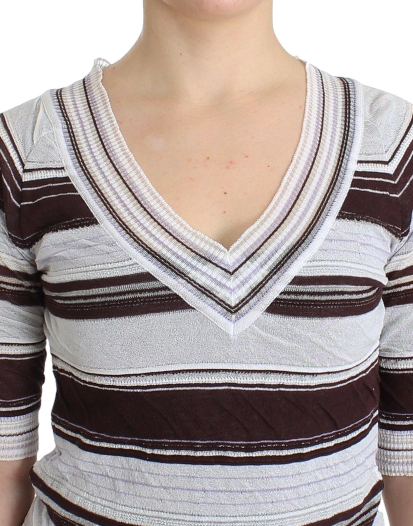 Gestreiftes Stricktop mit V-Ausschnitt und Spitzensaum