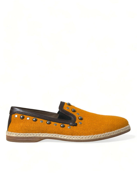 Exklusive orangefarbene Canvas-Loafer mit Nieten