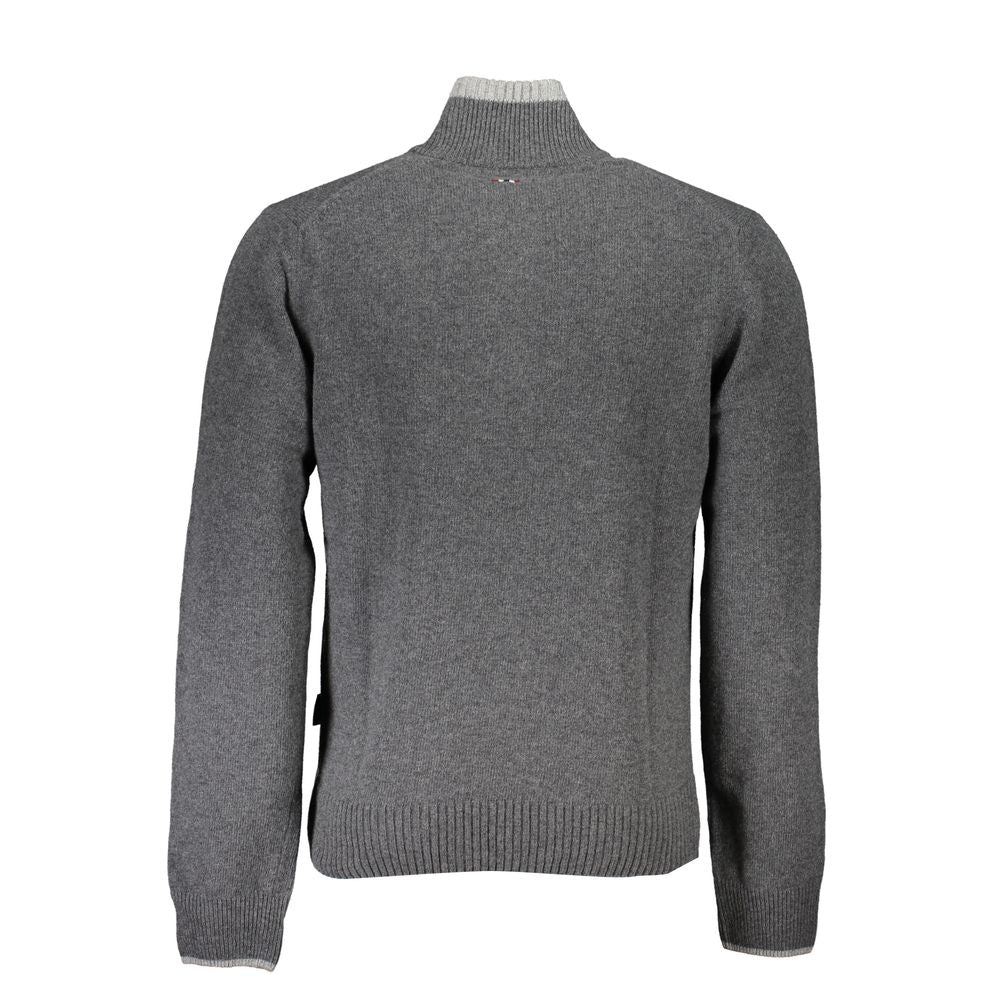 Grauer Stoff Herrenpullover