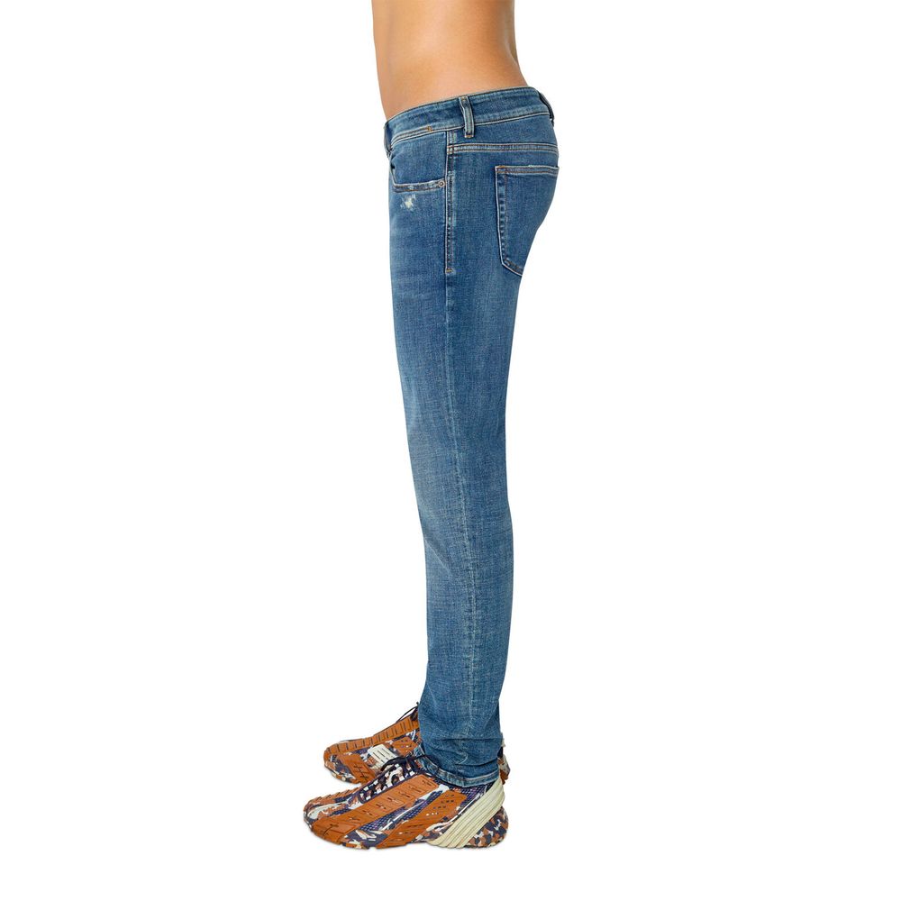 Punk-inspirierte Skinny Jeans mit niedriger Taille