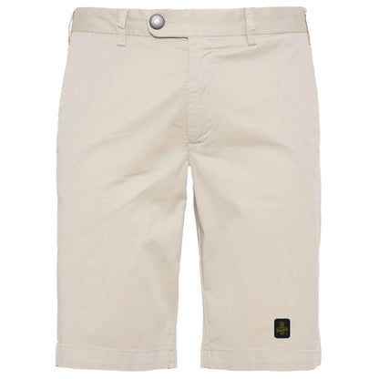 Edle beige Bermuda Shorts mit Logo Patch