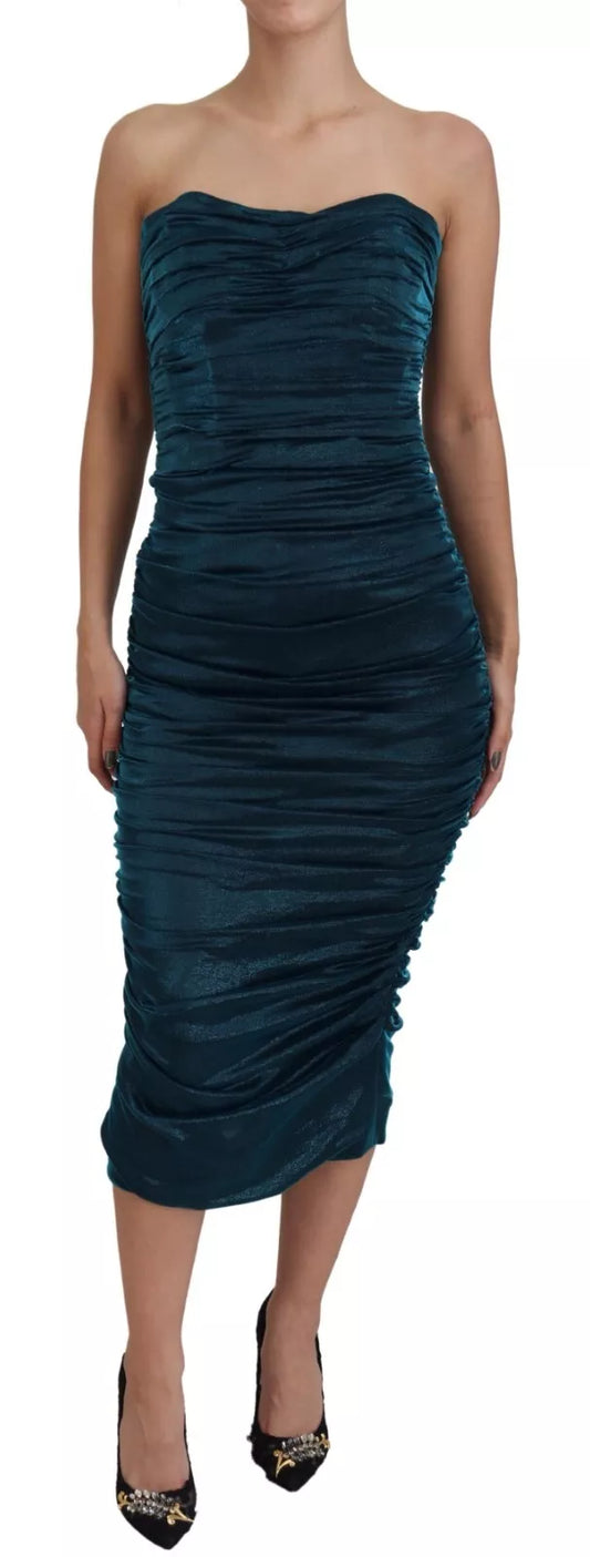 Figurbetontes, trägerloses Kleid aus blauem Satin