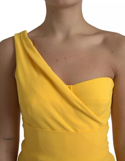 Gelbes Midikleid mit One-Shoulder-Träger und seitlichem Schlitz