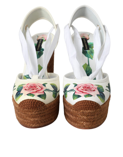 Weiße Sandalen mit Blumenmuster und Keilabsatz