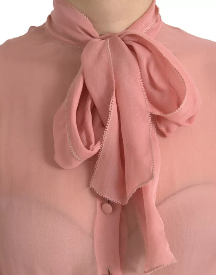 Rosa Bluse mit langen Ärmeln und Ascot-Kragen