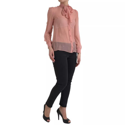 Rosa Bluse mit langen Ärmeln und Ascot-Kragen