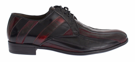 Elegante schwarze, bordeauxfarbene Lederschuhe mit Streifen