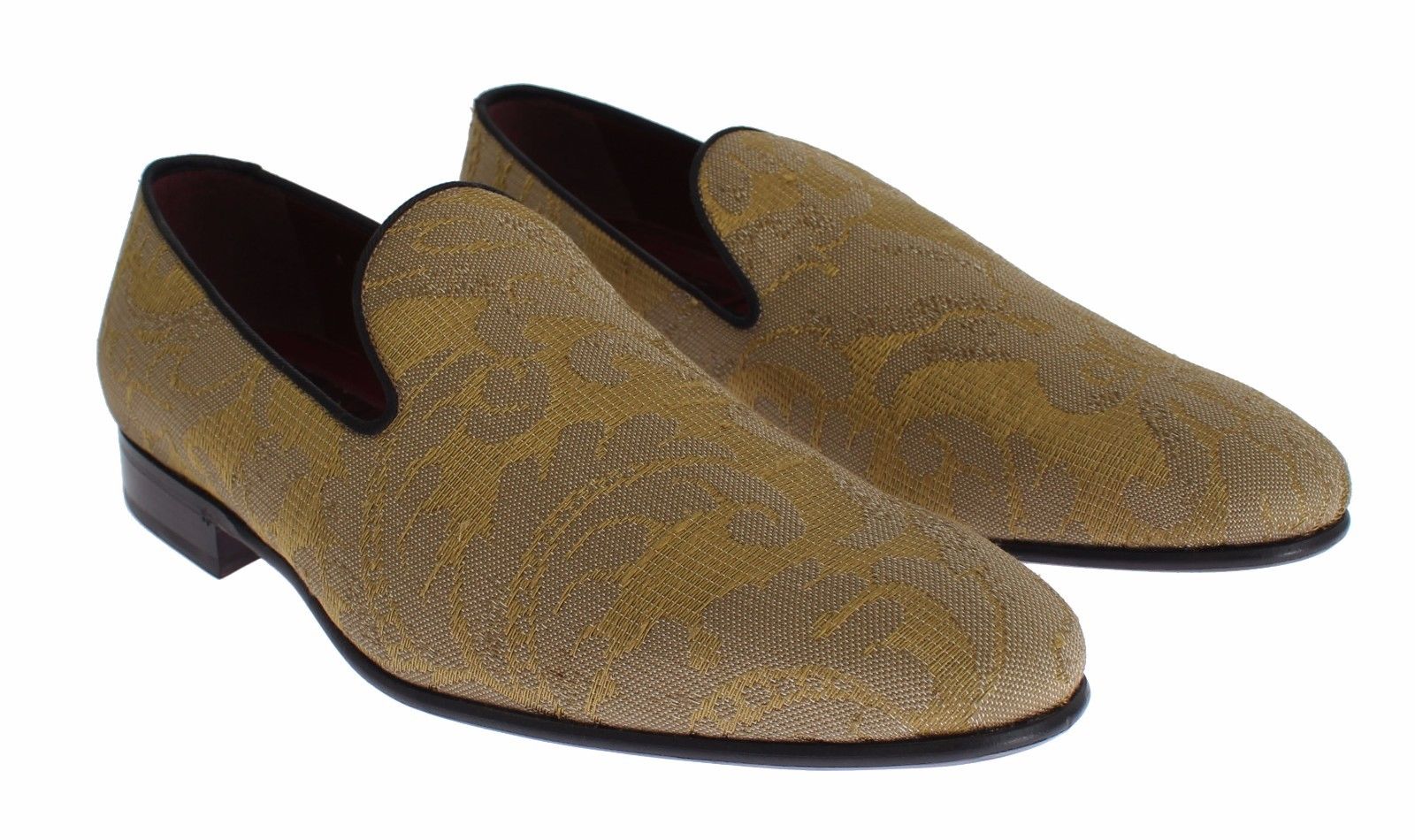 Goldene Loafer aus barocker Seide