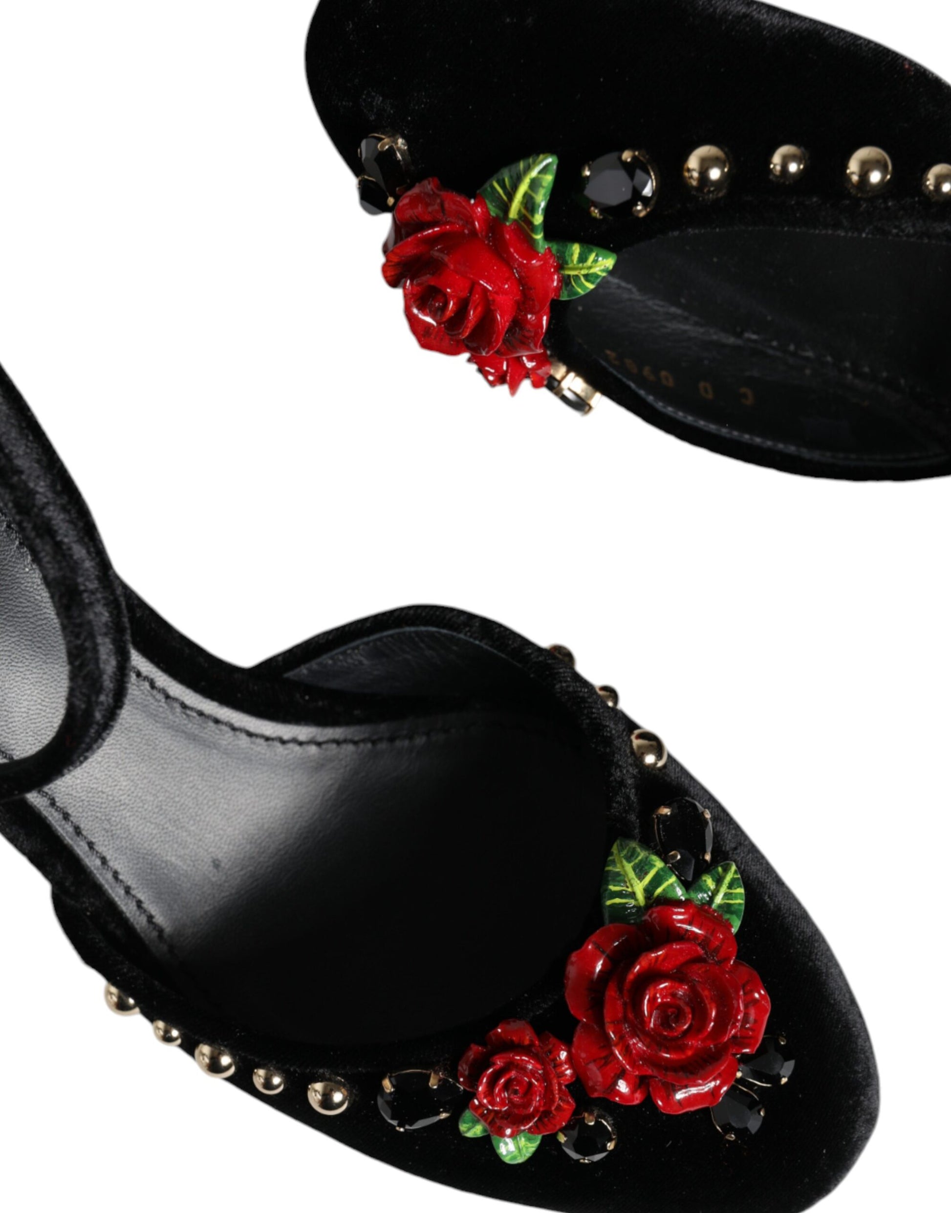 Schwarze Pumps mit Knöchelriemen und Rosen aus Samt