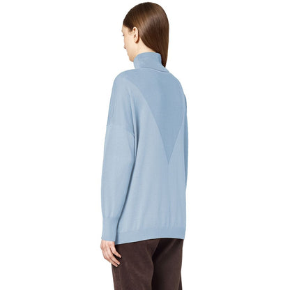 Hellblauer Seidenpullover