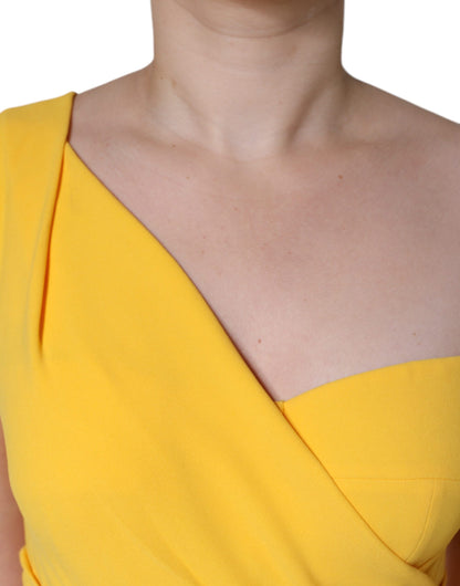 Gelbes Midikleid mit One-Shoulder-Träger und seitlichem Schlitz