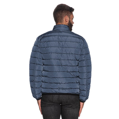 Hellblaue Nylonjacke