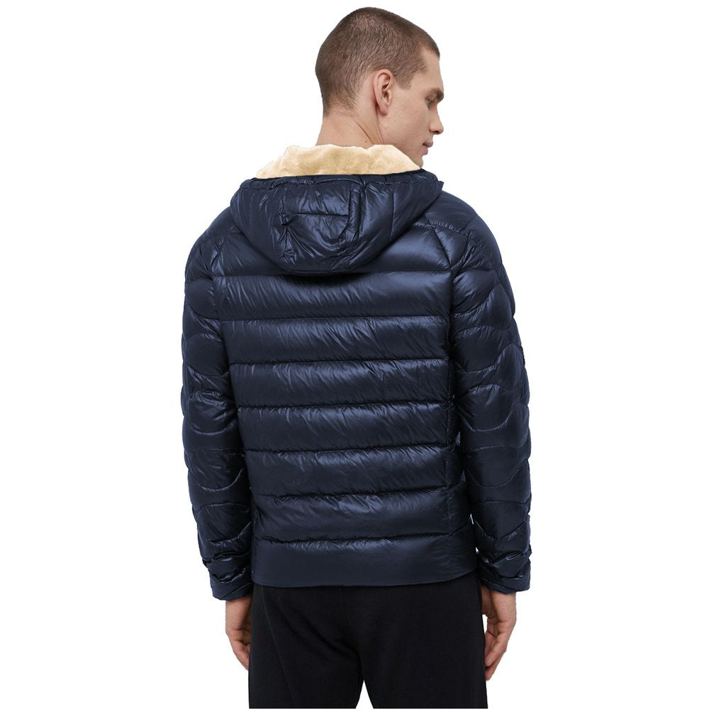 Blaue Nylonjacke